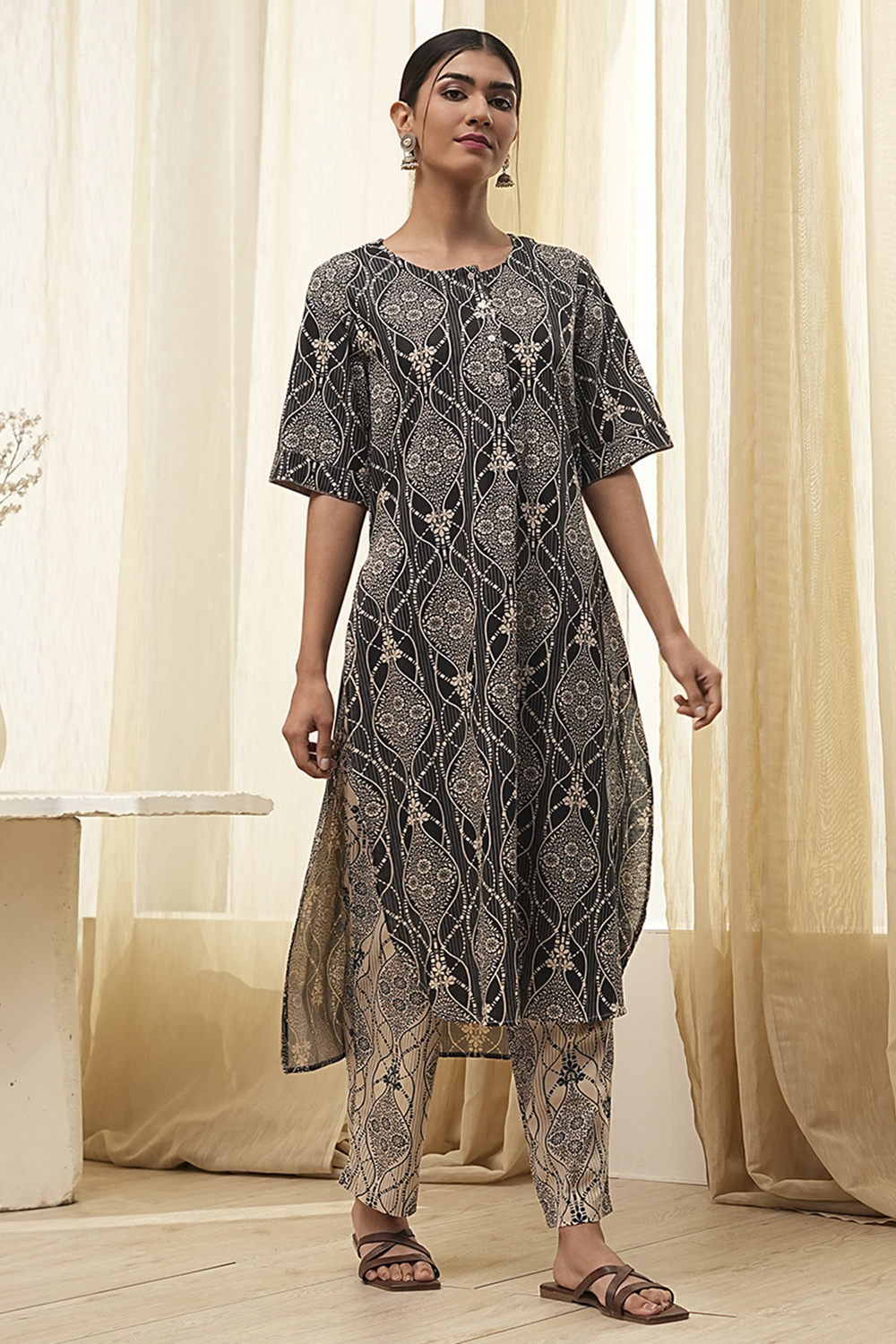 Black and Beige Printed Straight Kurta Set image number 0