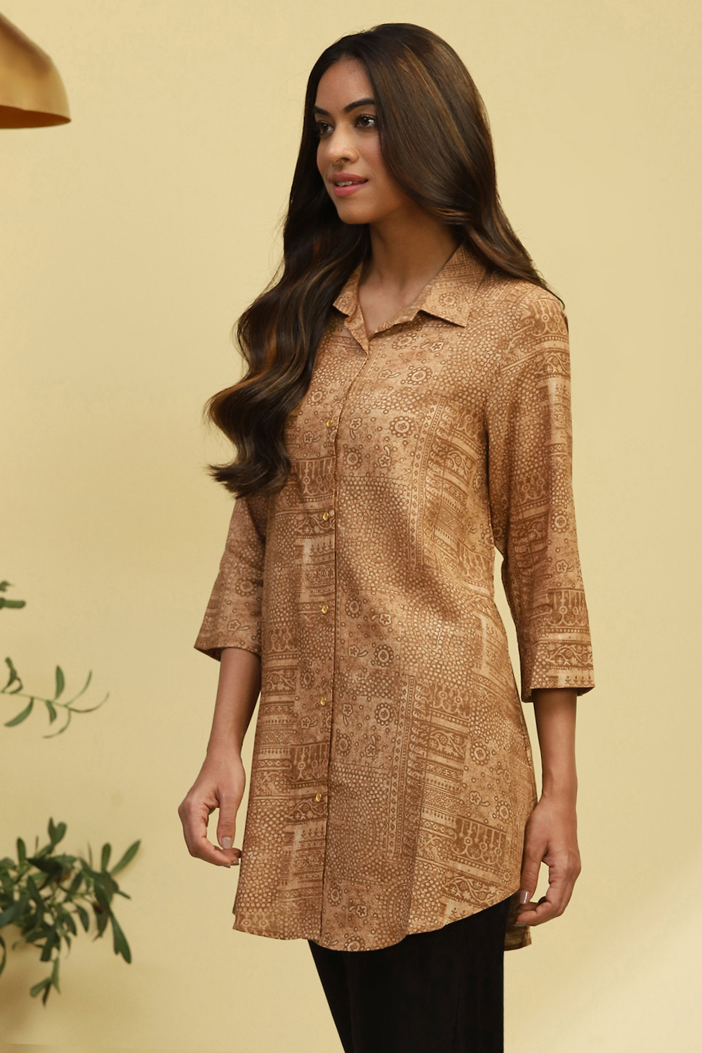 Beige Printed Shirt Style Straight Kurti image number 2