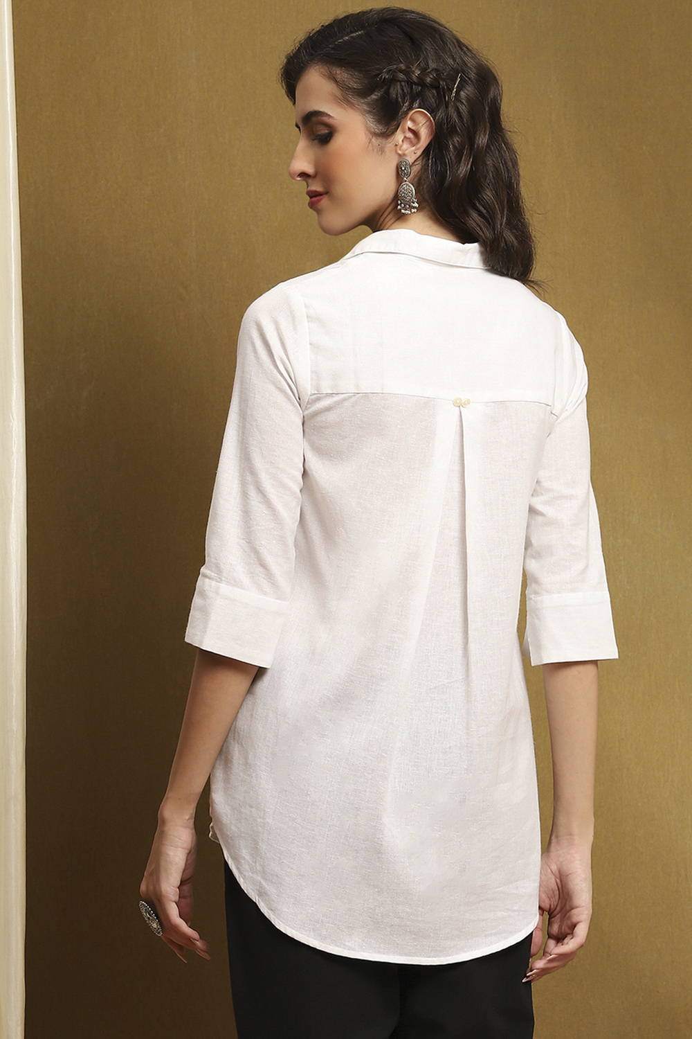 White Cotton Blend Solid Straight Shirt Style Kurti image number 3