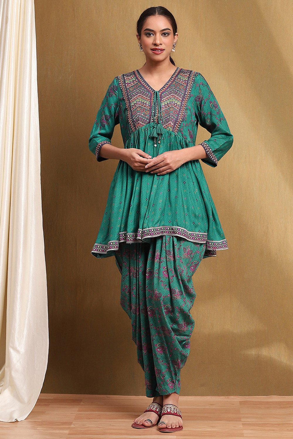 Green Muslin Printed Peplum Suit Set image number 6