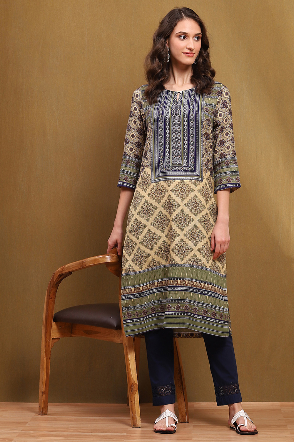 Green Ethnic Motifs Printed Straight Kurta image number 0