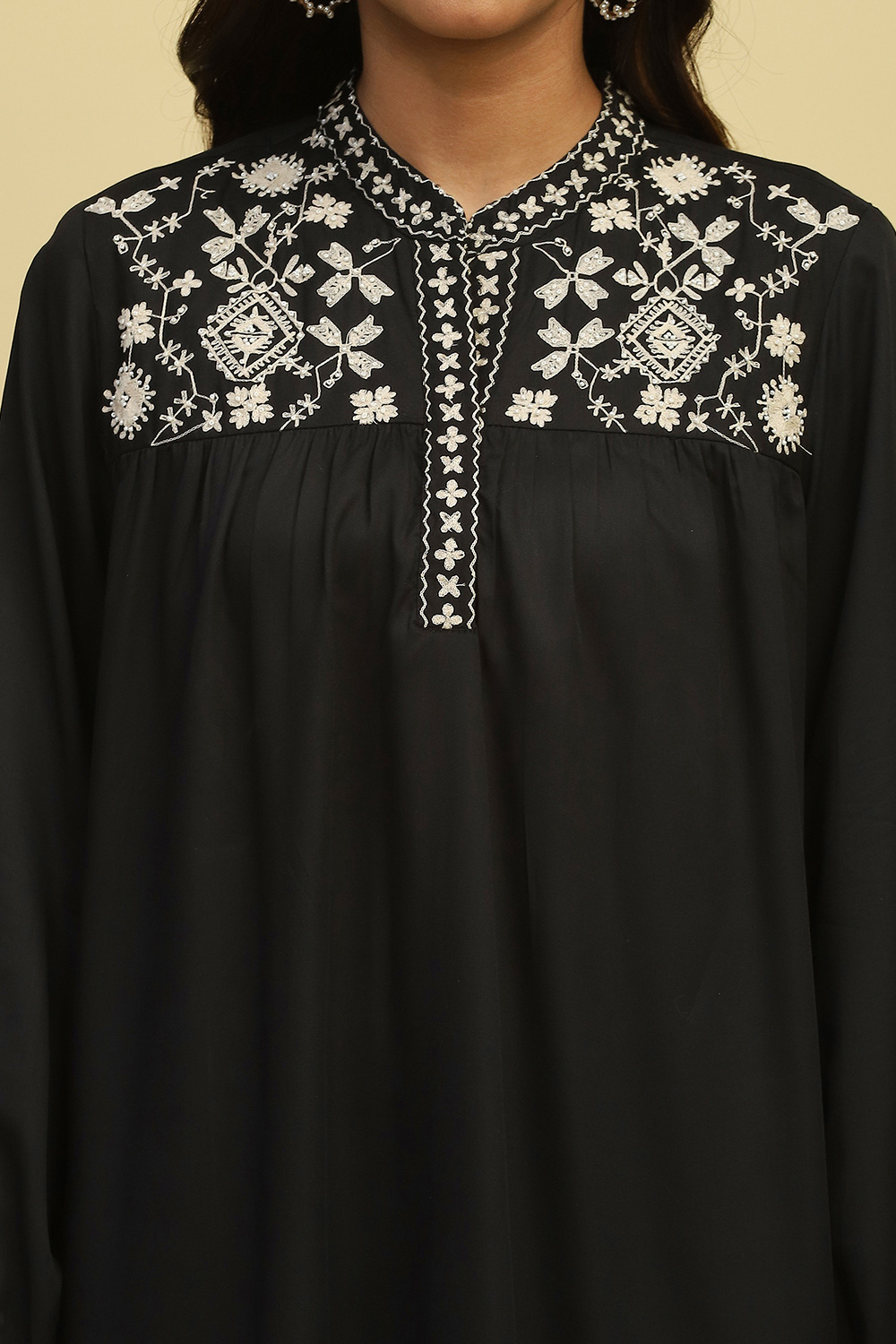 Black Viscose Blend Regular Fit Straight Kurti image number 1