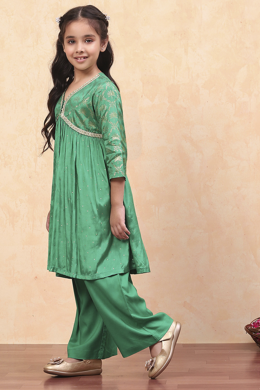 Green Viscose Blend Gathered Kurta Set image number 3