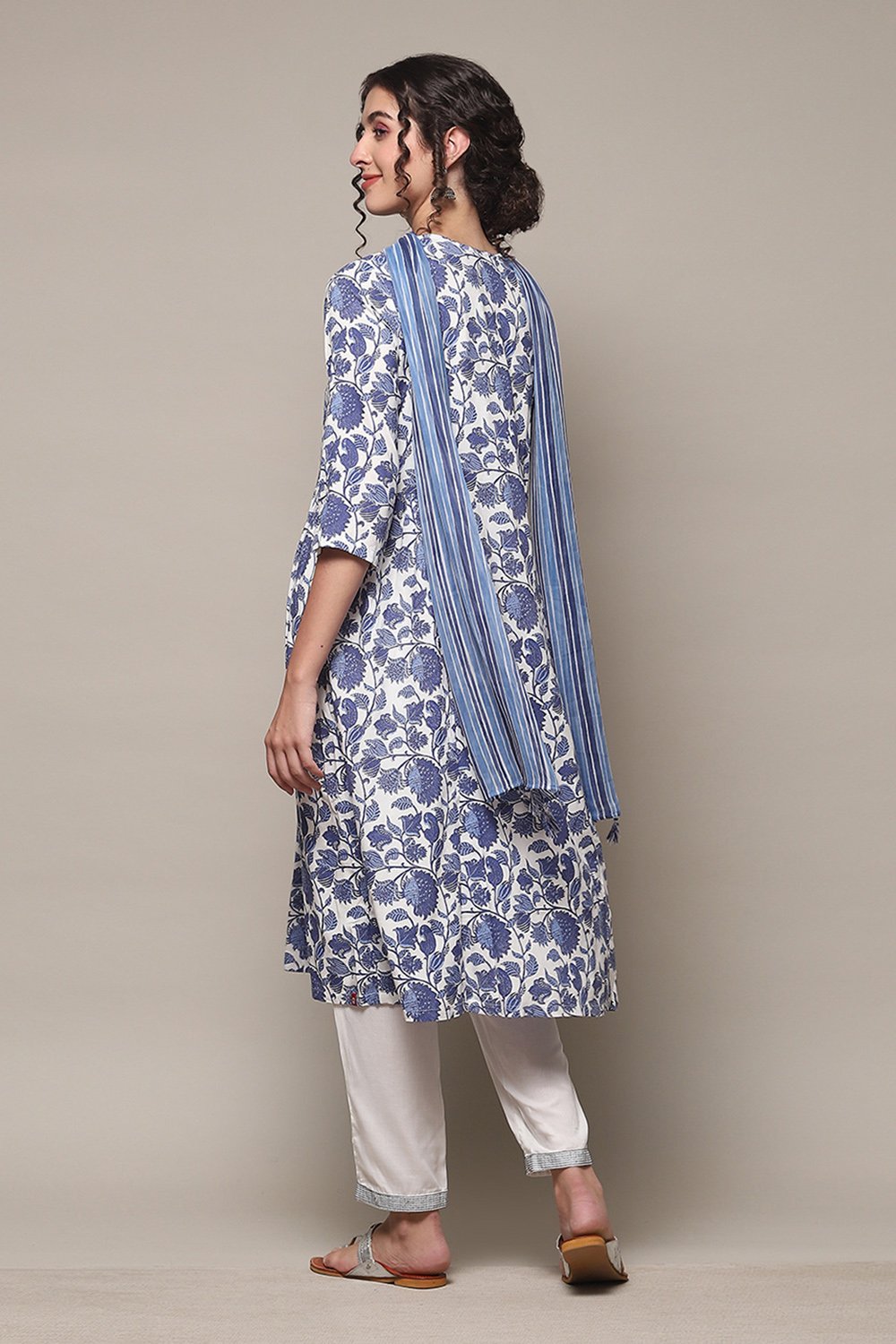 White & Blue Rayon Gathered Kurta Pants Suit Set image number 4