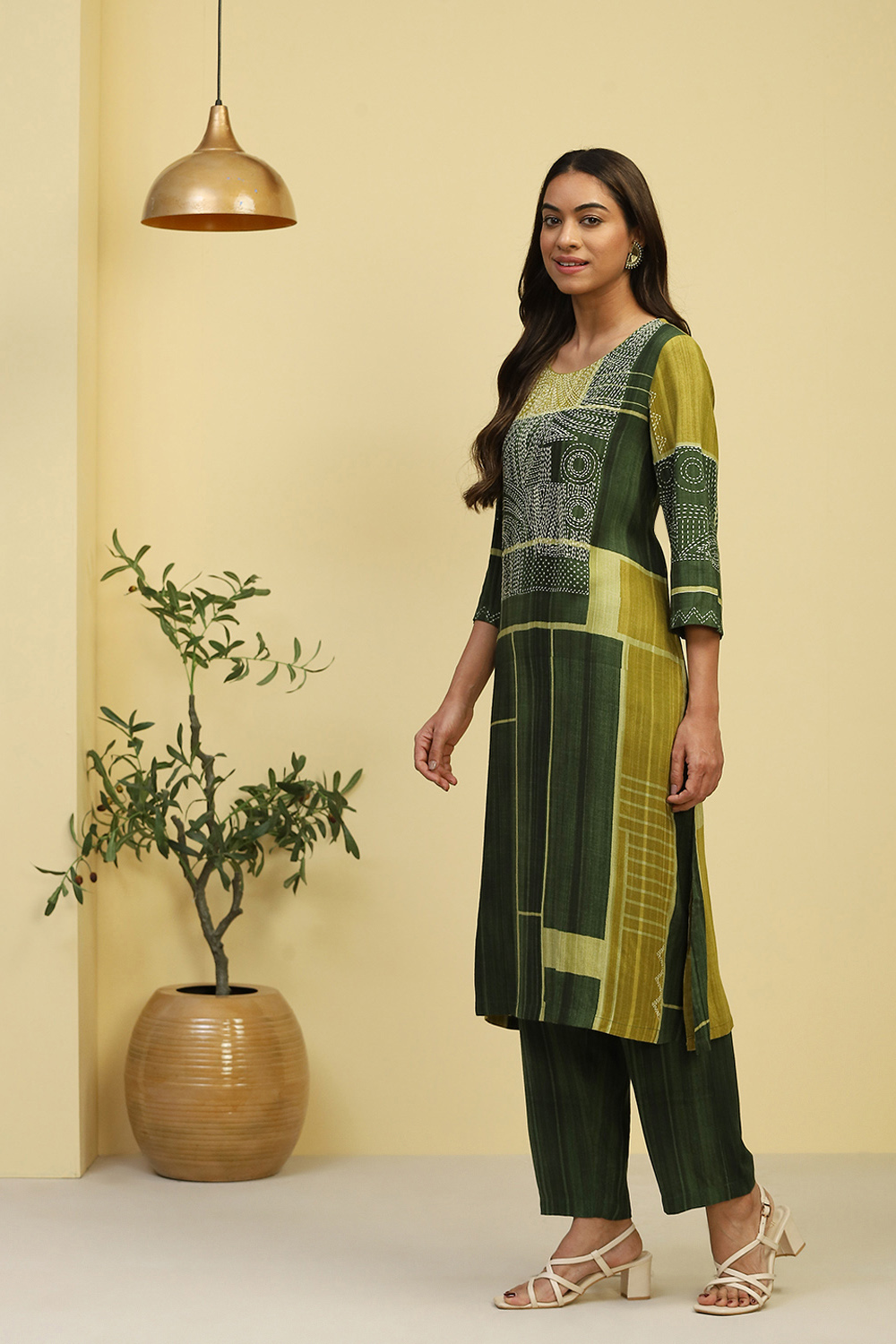 Green Printed Straight Kurta Set image number 3