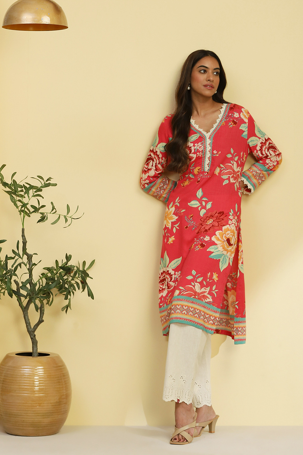 Pink Floral Printed Straight Kurta image number 0