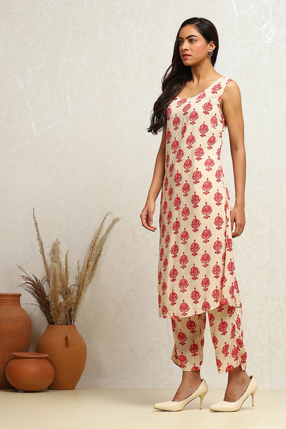 Cream-coloured Georgette Printed Fusion Kurta Set image number 7