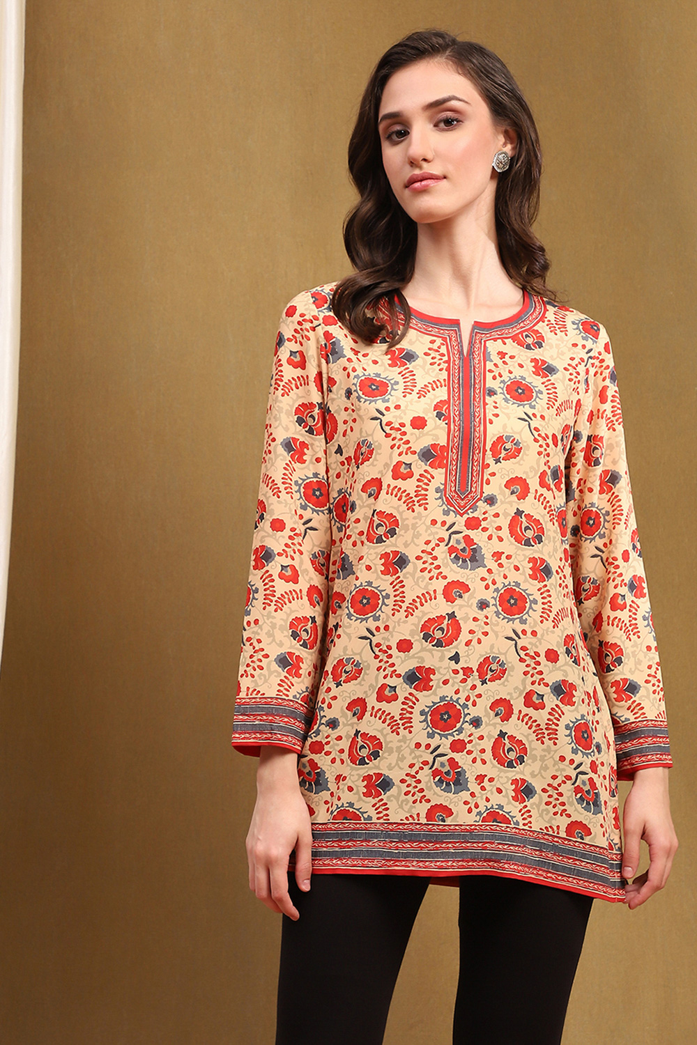 Ecru and Red Floral Printed Regular Fit Straight Kurti image number 5