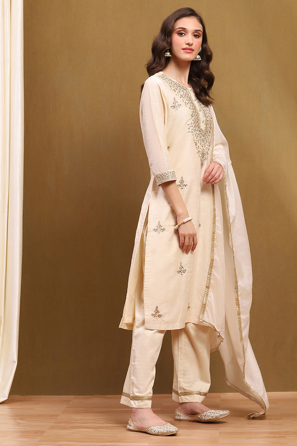 Off-White Embellished Festive Straight Suit Set image number 5