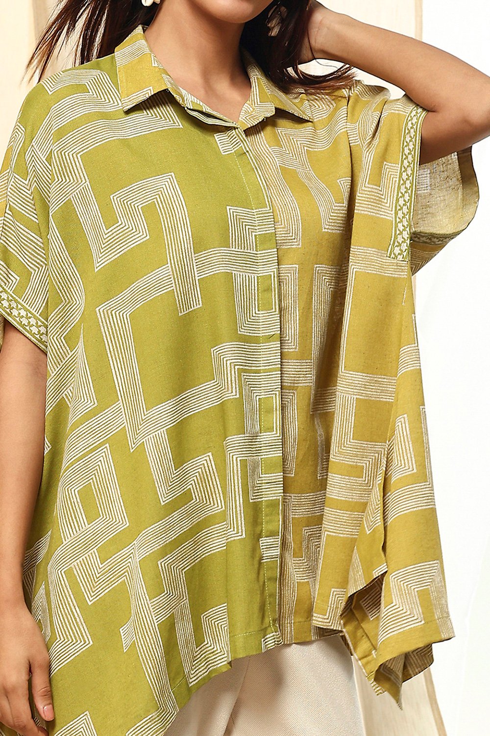 Green Geometric Printed Kaftan-Style Shirt image number 1