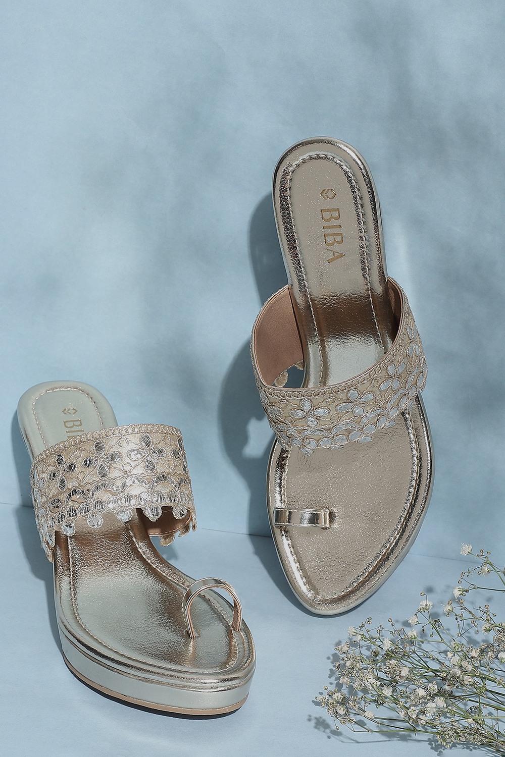 Gold Embroidered Ring Toe Sandals image number 0