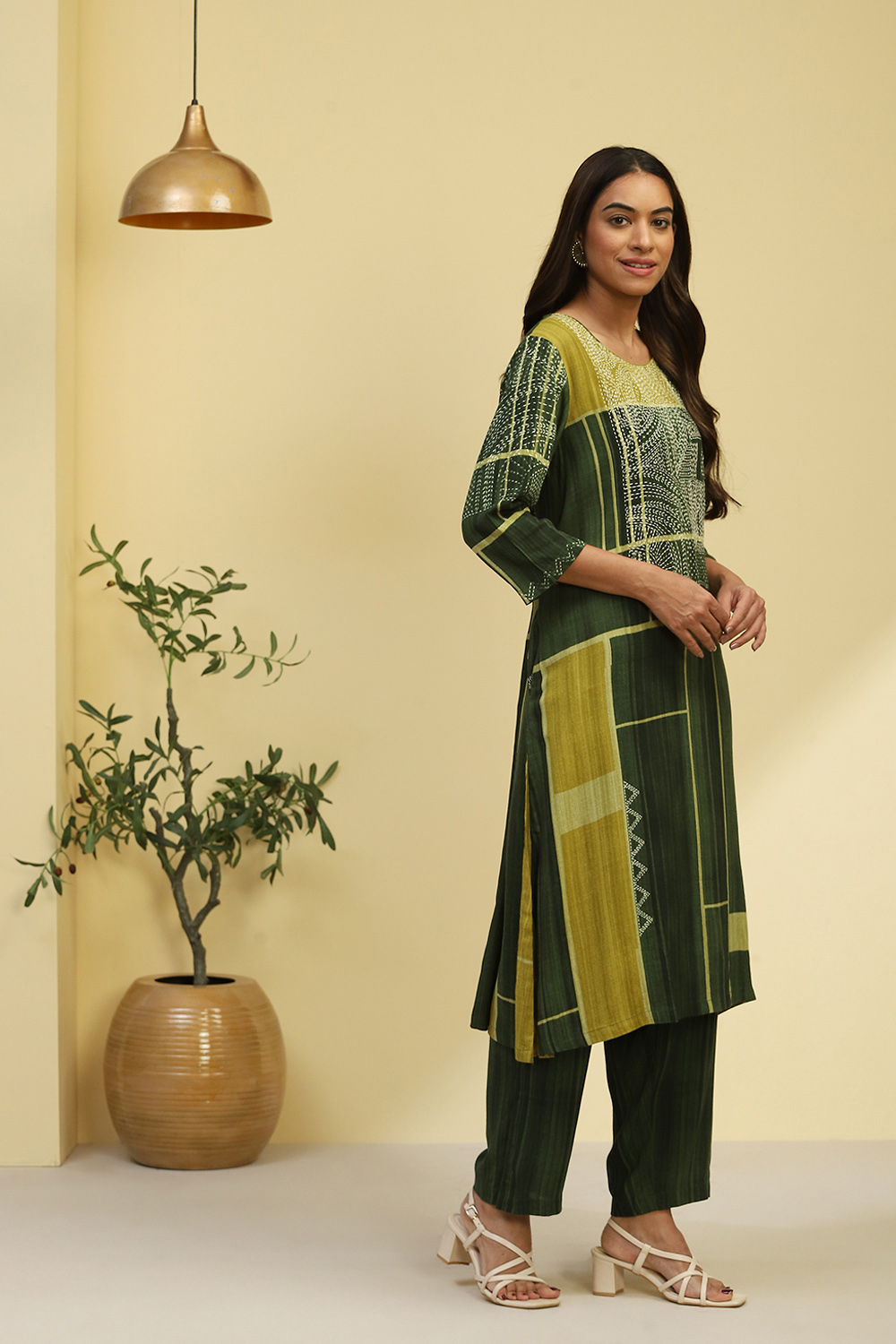 Green Printed Straight Kurta Set image number 5