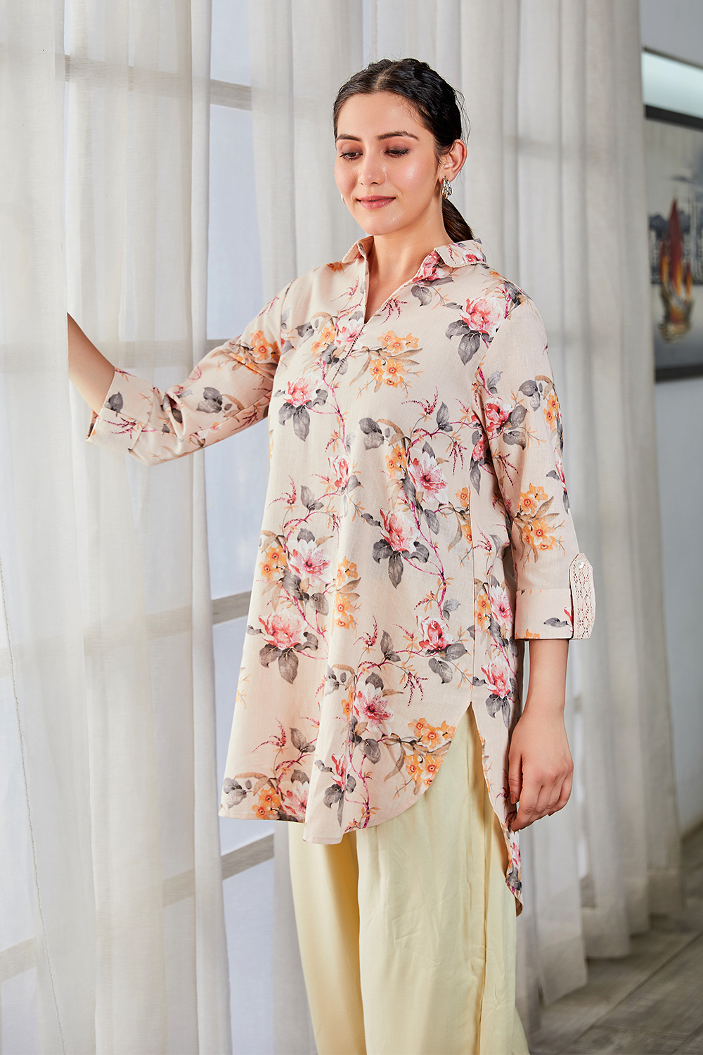 Beige Cotton Floral Printed Straight Kurta image number 2