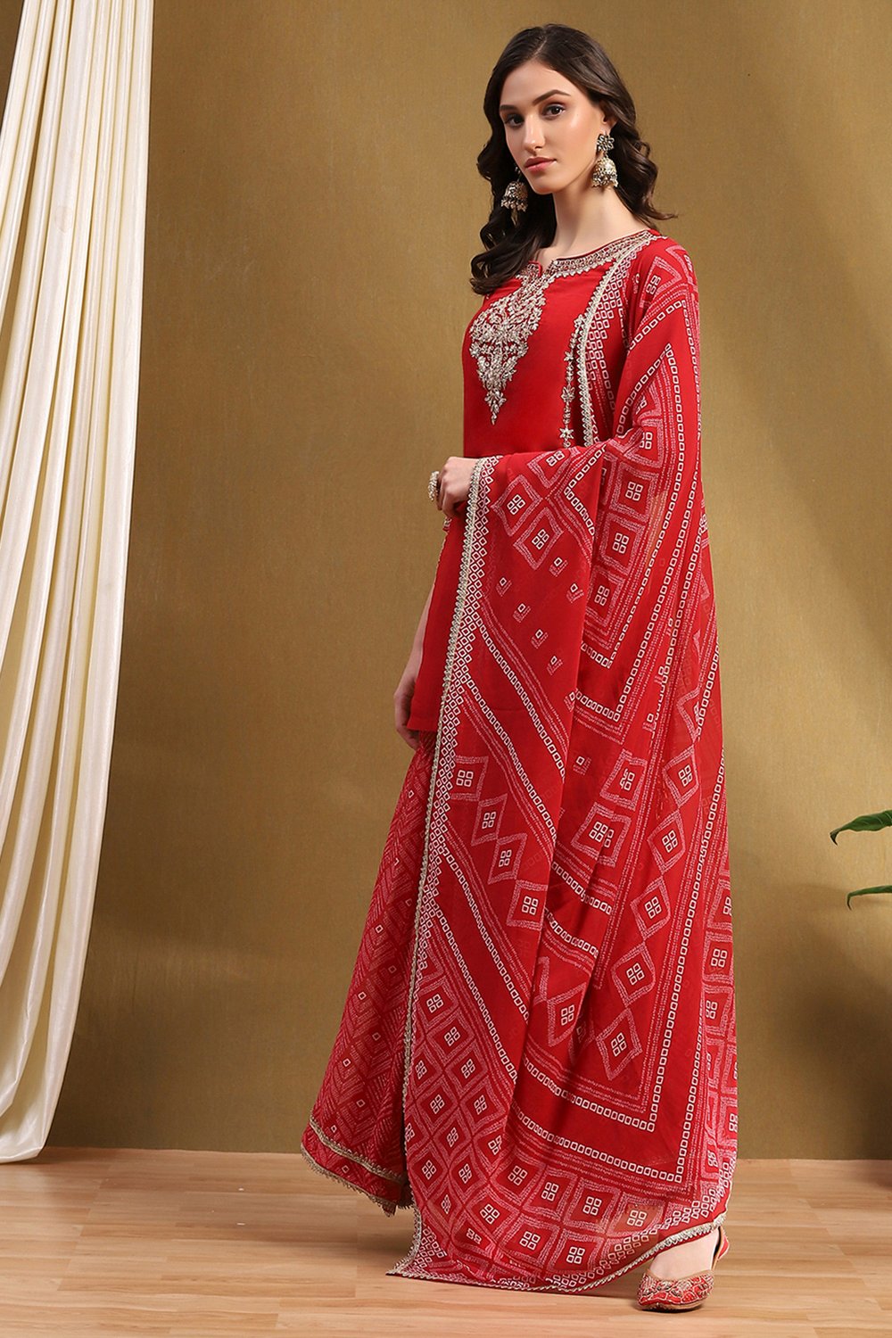 Red Embroidered Festive Straight Suit Set image number 3