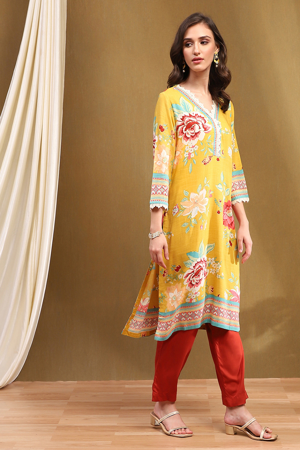 Pink Floral Printed Straight Kurta image number 4