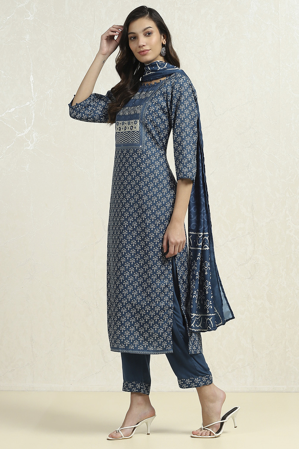 Green Cotton Blend Printed Unstitched Suit Set image number 4