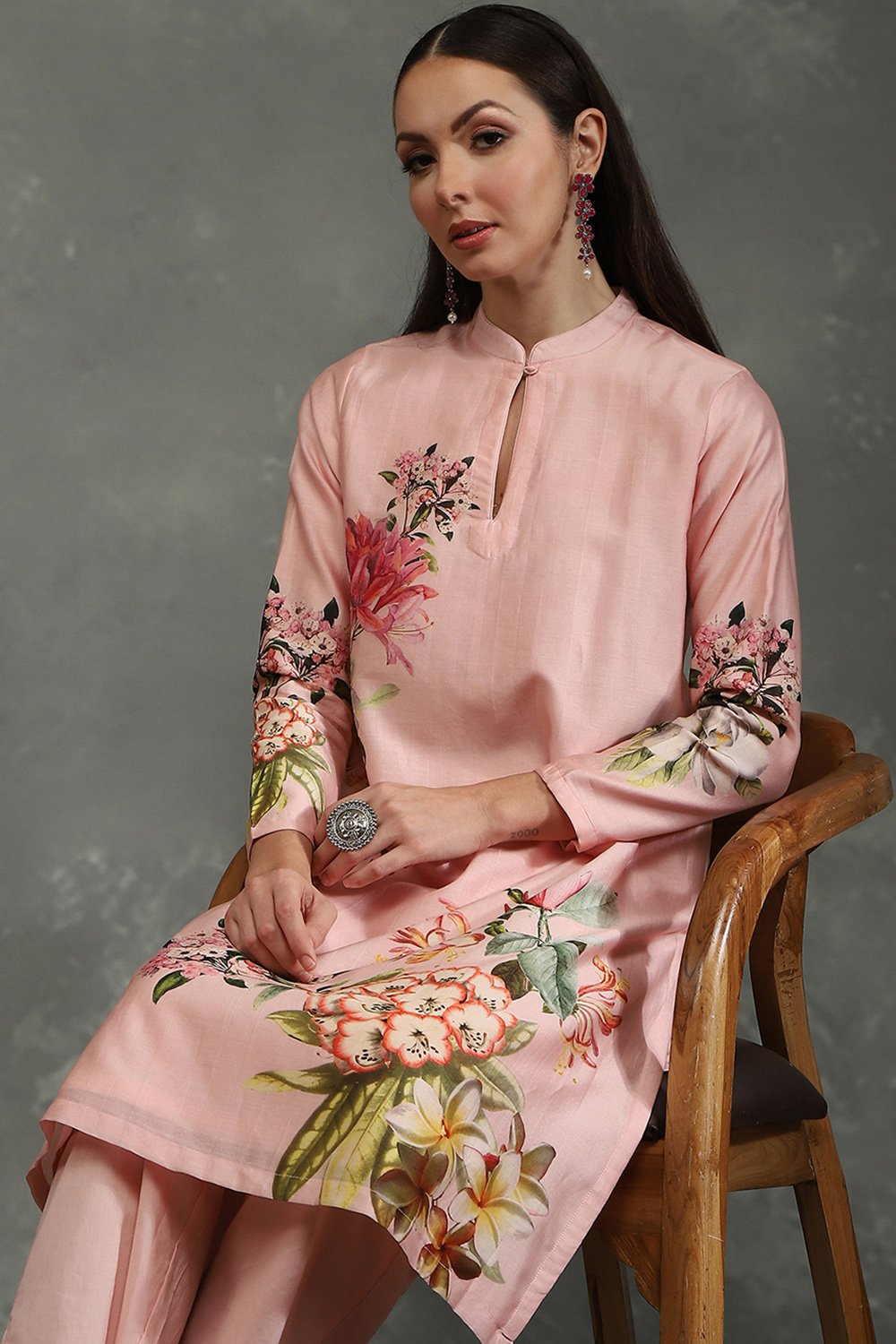 Rohit Bal Light Pink Silk Chanderi Floral Straight Kurta Set image number 5