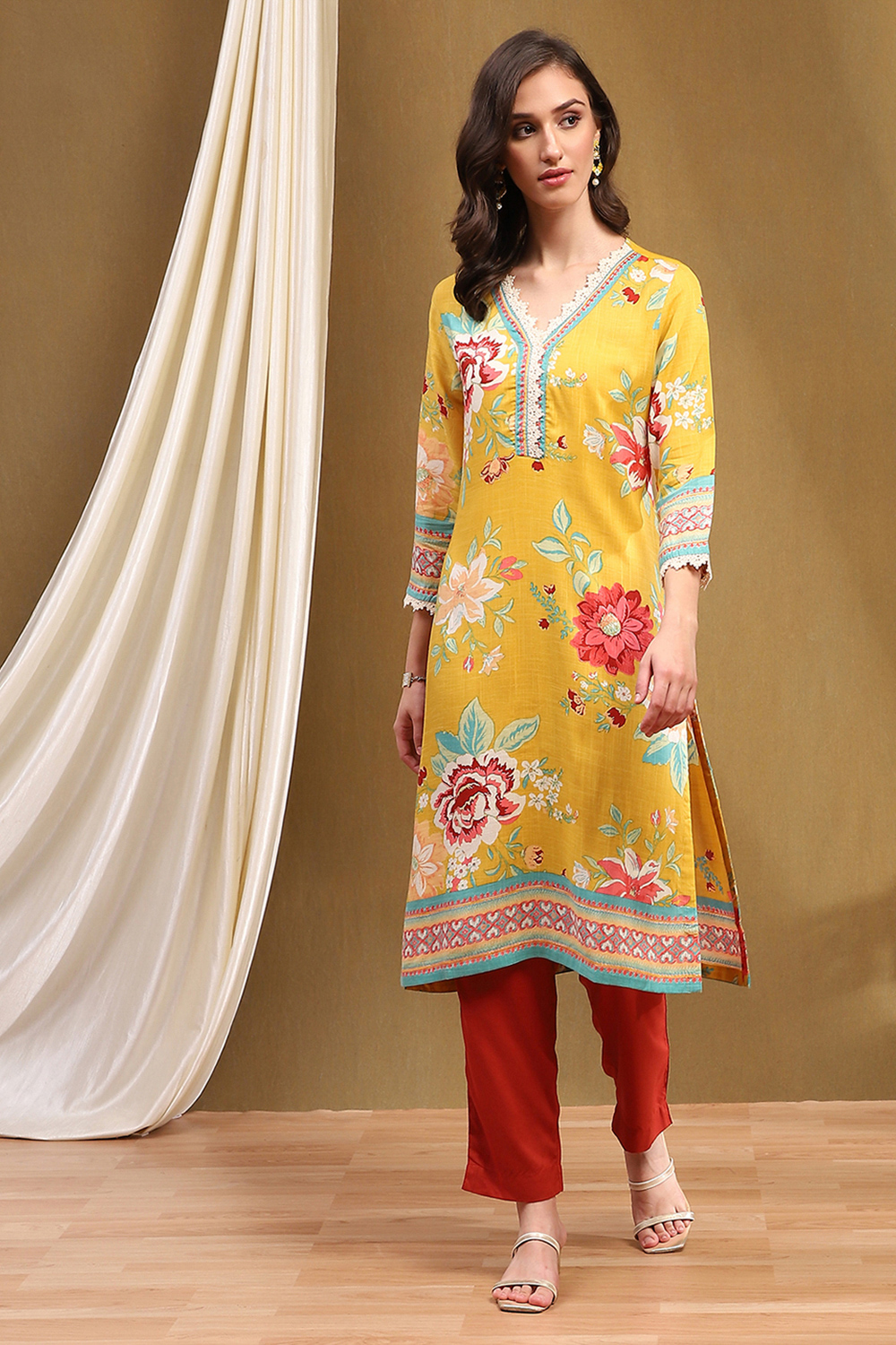 Pink Floral Printed Straight Kurta image number 5