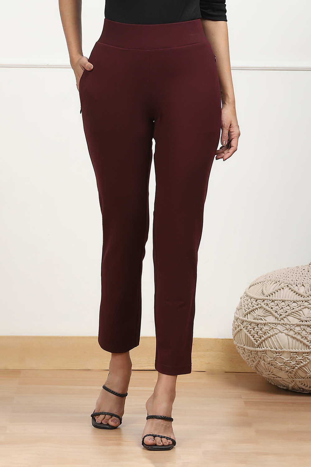 Burgundy Solid Stretchable Slim Fit Pants image number 4