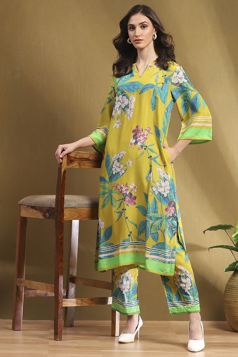 Yellow Floral Printed Shantoon Kurta Pants Set image number 0