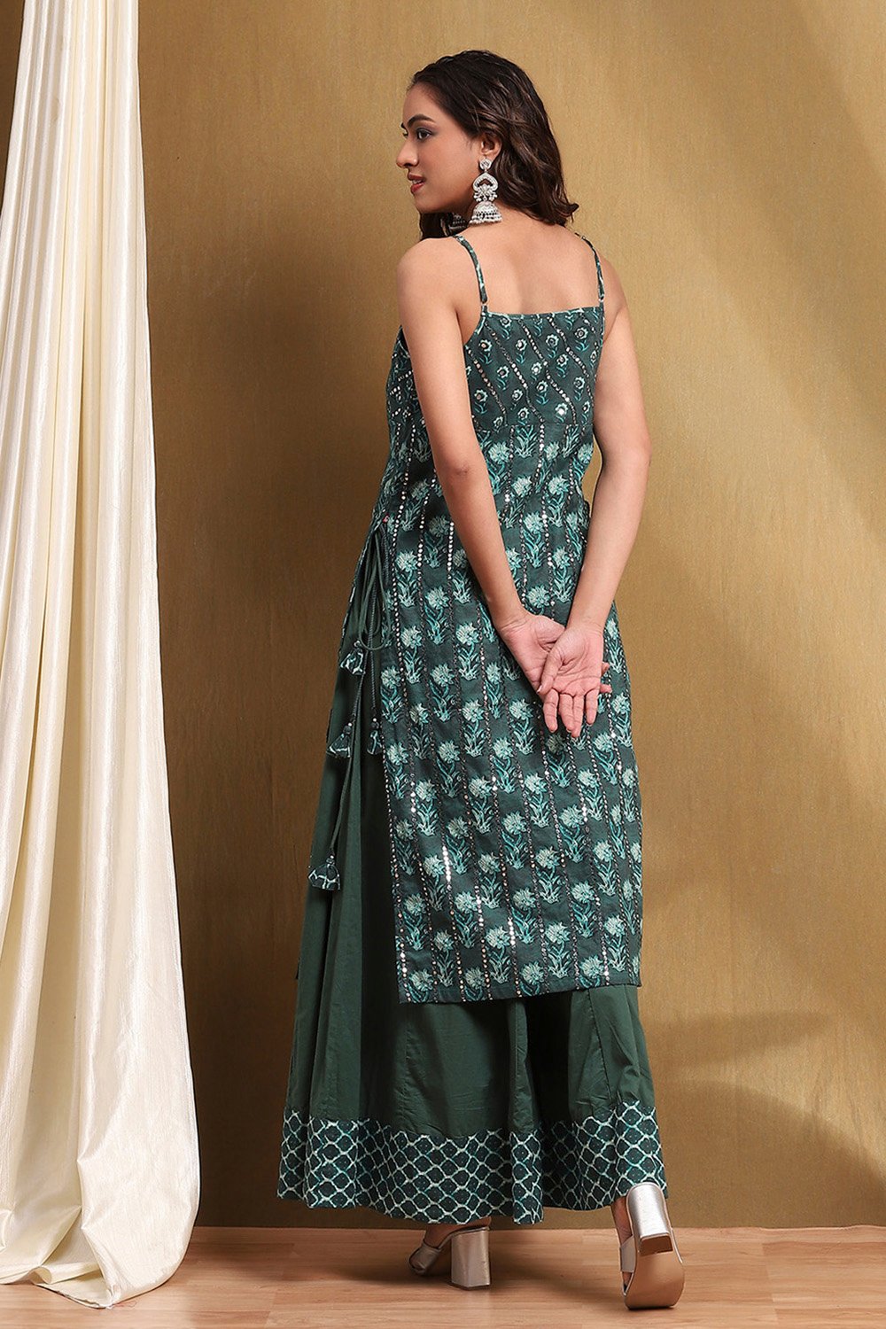 Green Cotton Floral Mirror Work Straight Suit Set image number 4