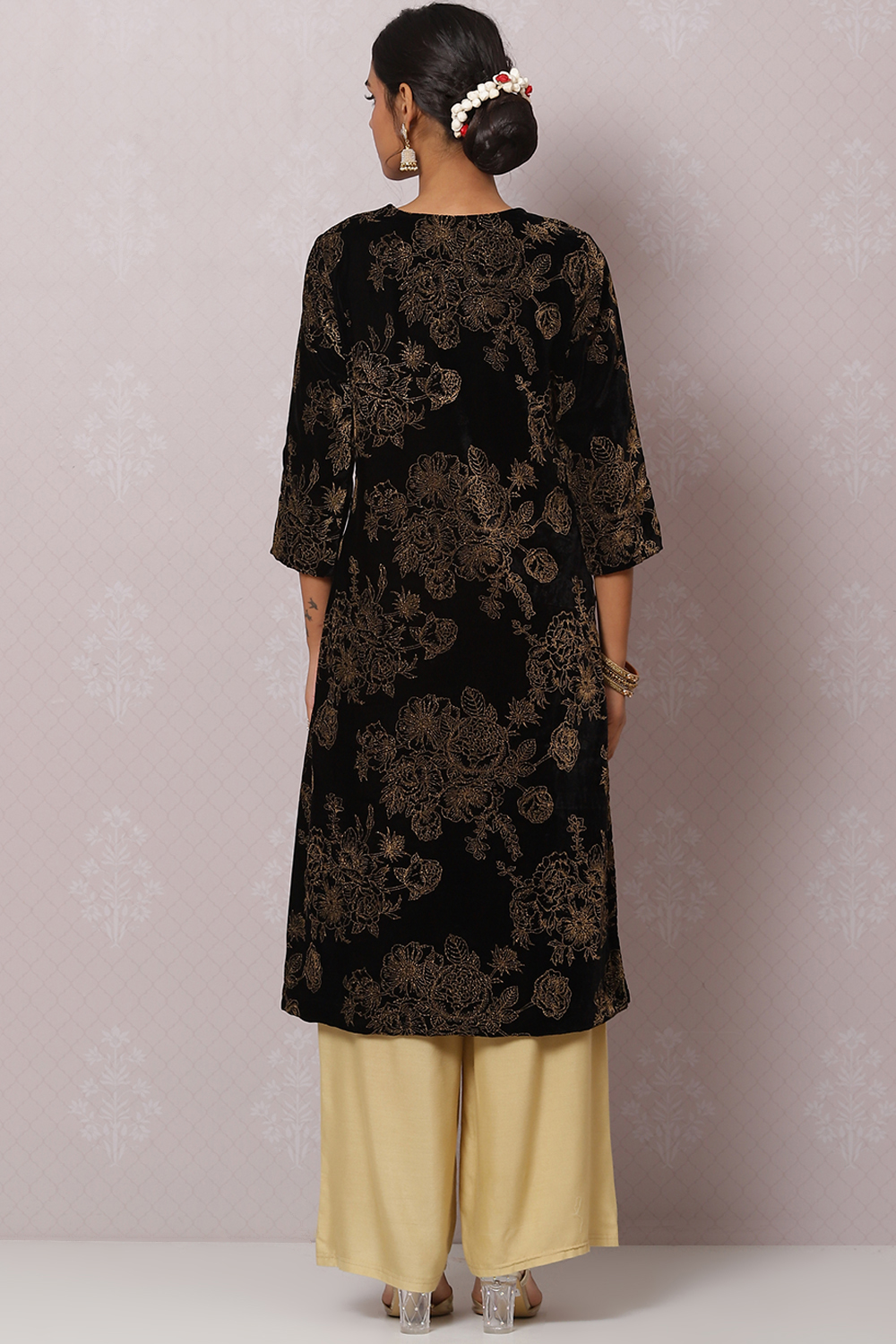 Black Velvet Straight Kurta image number 4