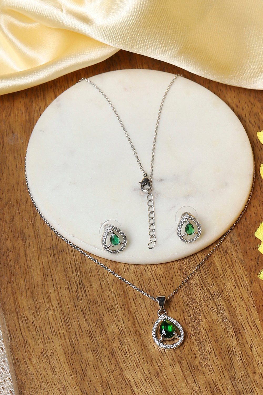 Green Brass Pendant Necklace Set image number 0