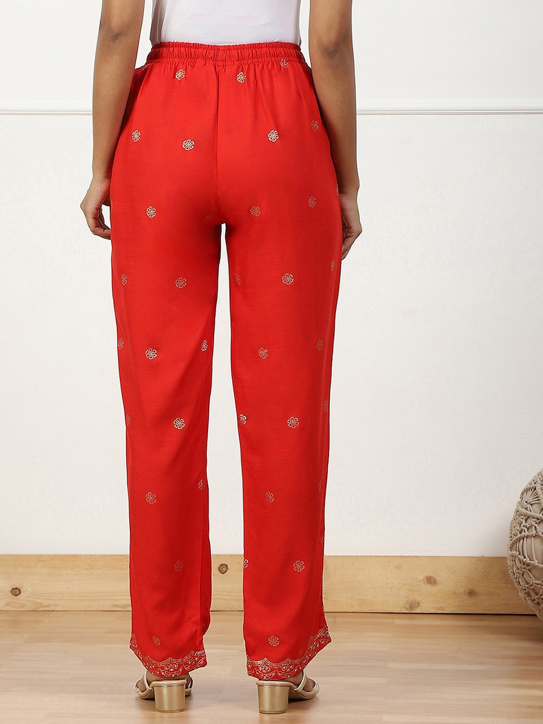 Red Printed Regular Fit Straight Pants image number 5