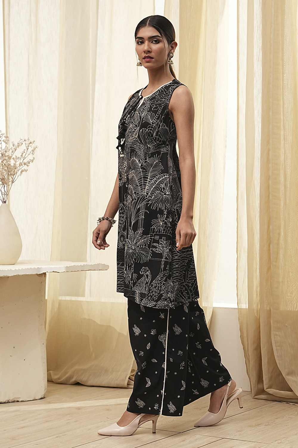 Black Viscose Blend Asymmetric Printed Fusion Set image number 3