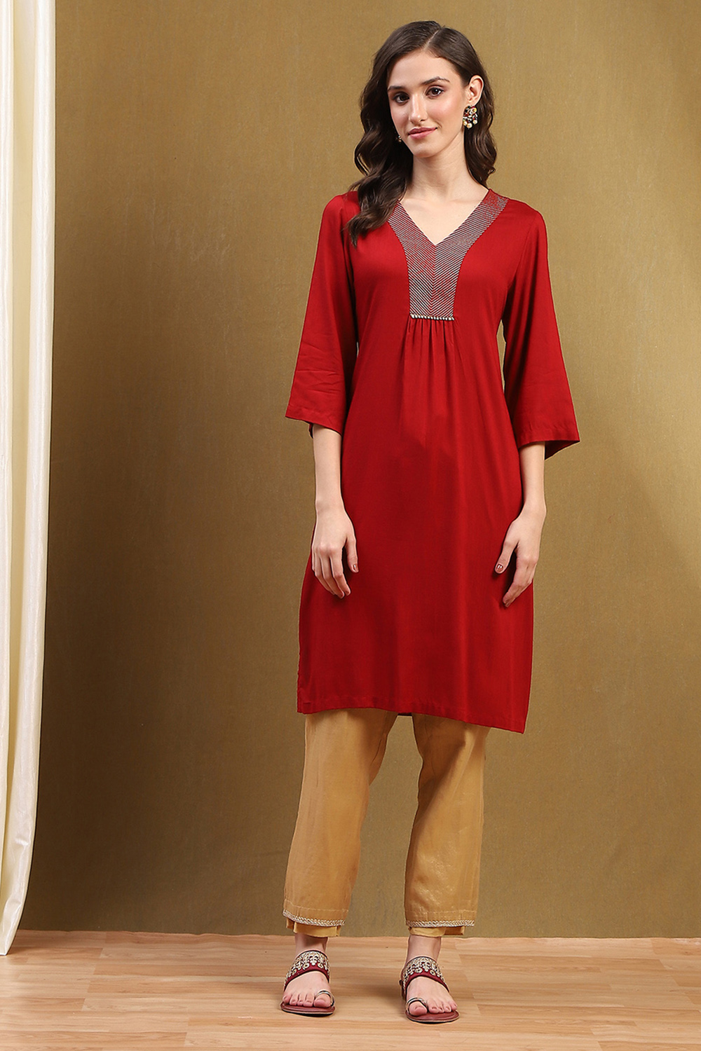 Deep Red Solid Gathered Straight Kurta image number 5