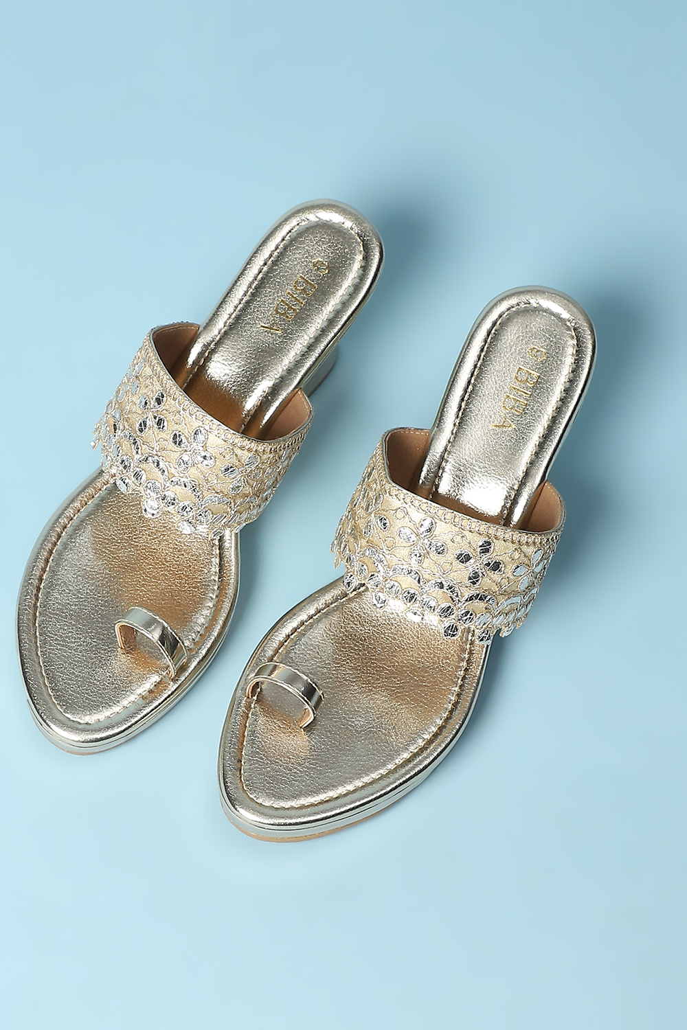 Gold Embroidered Ring Toe Sandals image number 5