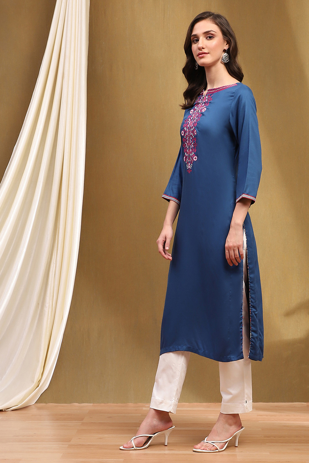 Green Straight Rayon Kurta image number 2