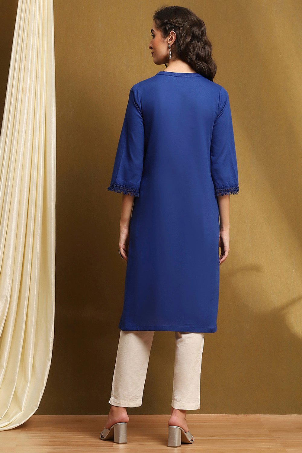 Indigo Cotton Blend Solid Straight Kurta image number 3