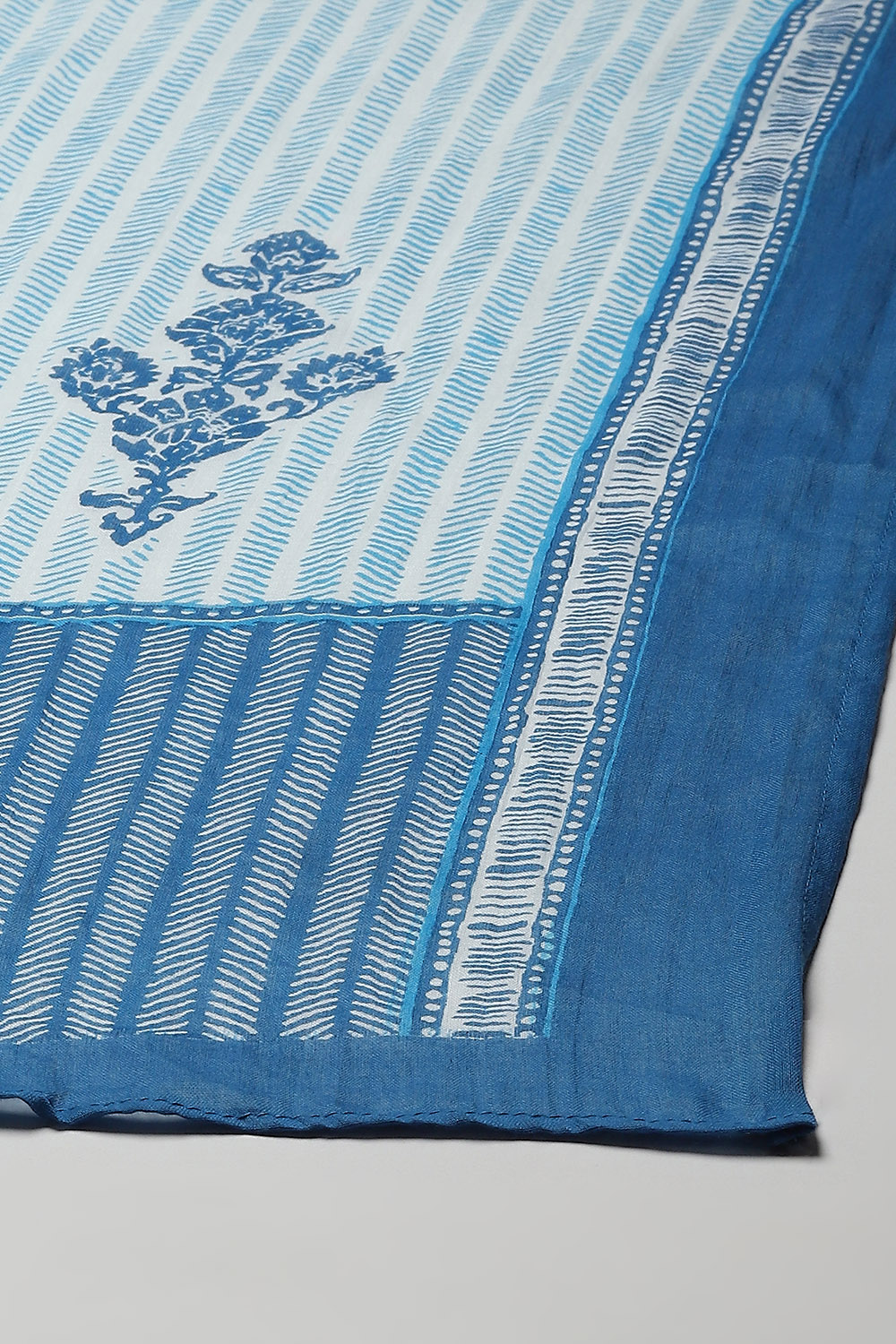 Royal Blue Cotton Straight Printed Kurta Straight Palazzo Suit Set image number 3