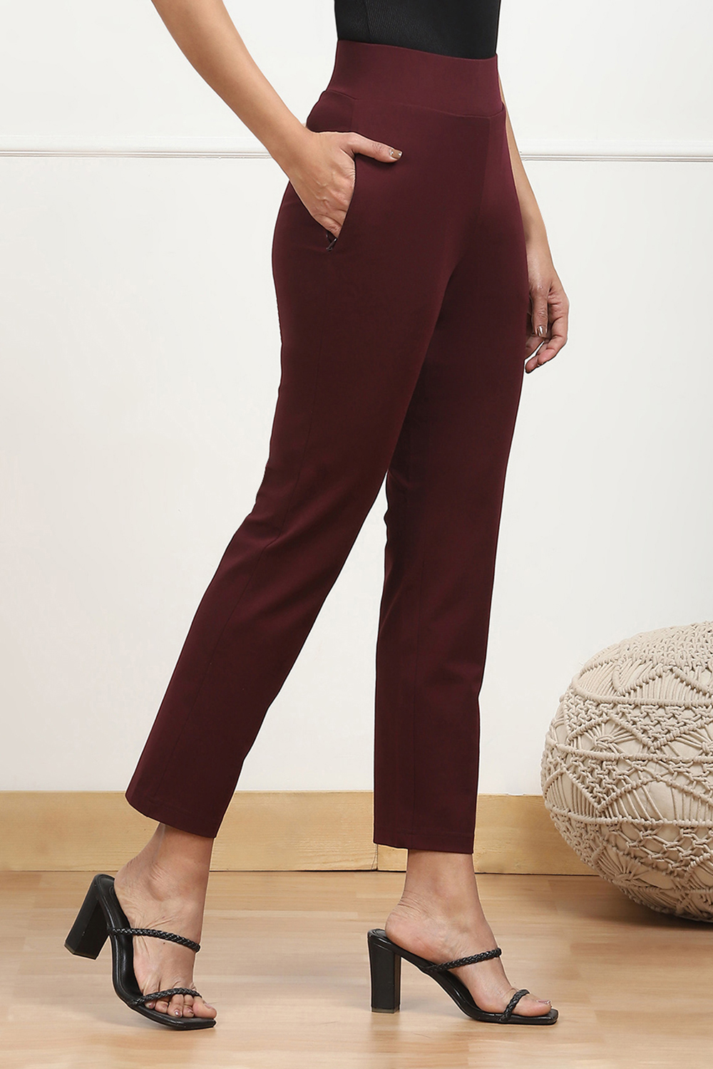 Burgundy Solid Stretchable Slim Fit Pants image number 3