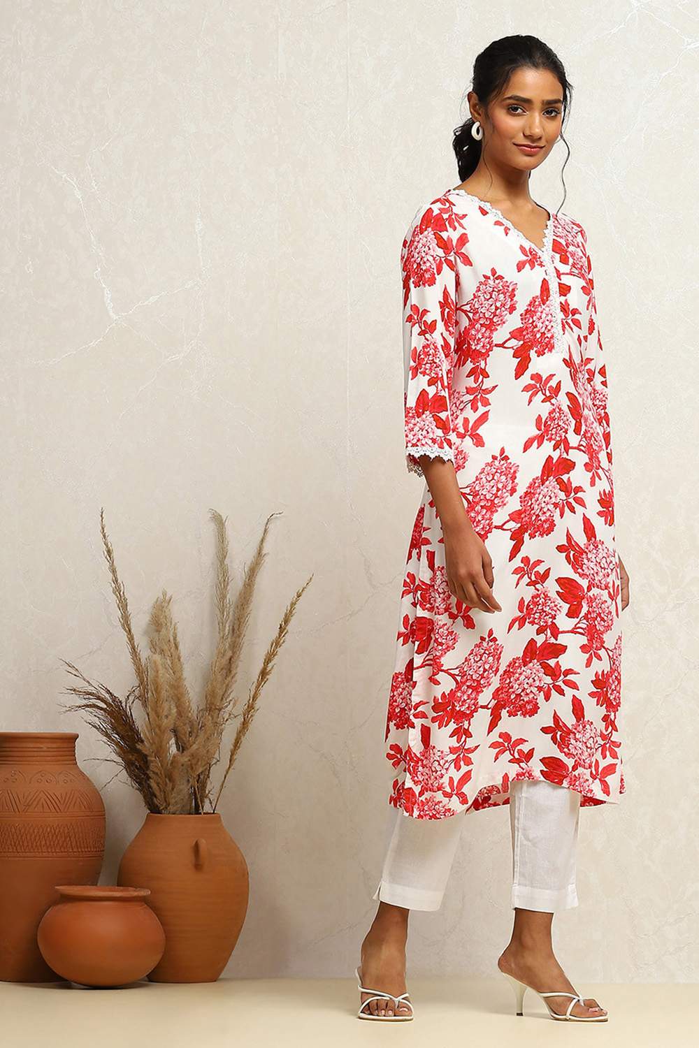 Red and White Floral Printed Straight Kurta image number 4