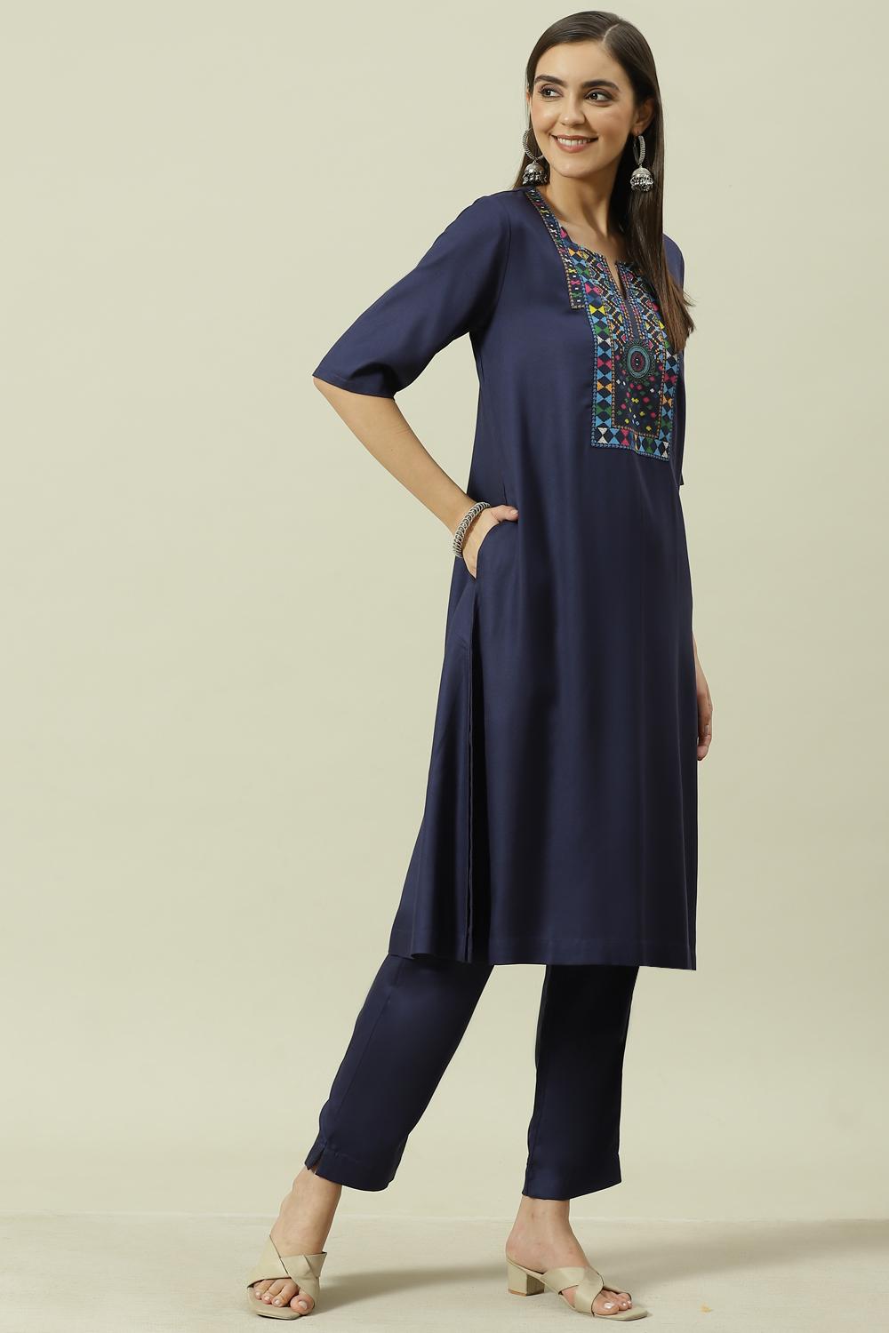 Sage Green Solid LIVA Straight Kurta Slim Pant Suit Set image number 3