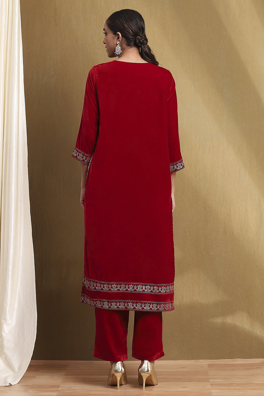 Red Velvet Embroidered Straight Kurta Set image number 4