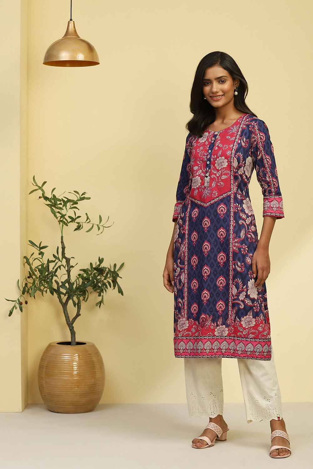 Navy Blue and Pink Cotton Floral Printed Straight Kurta image number 0