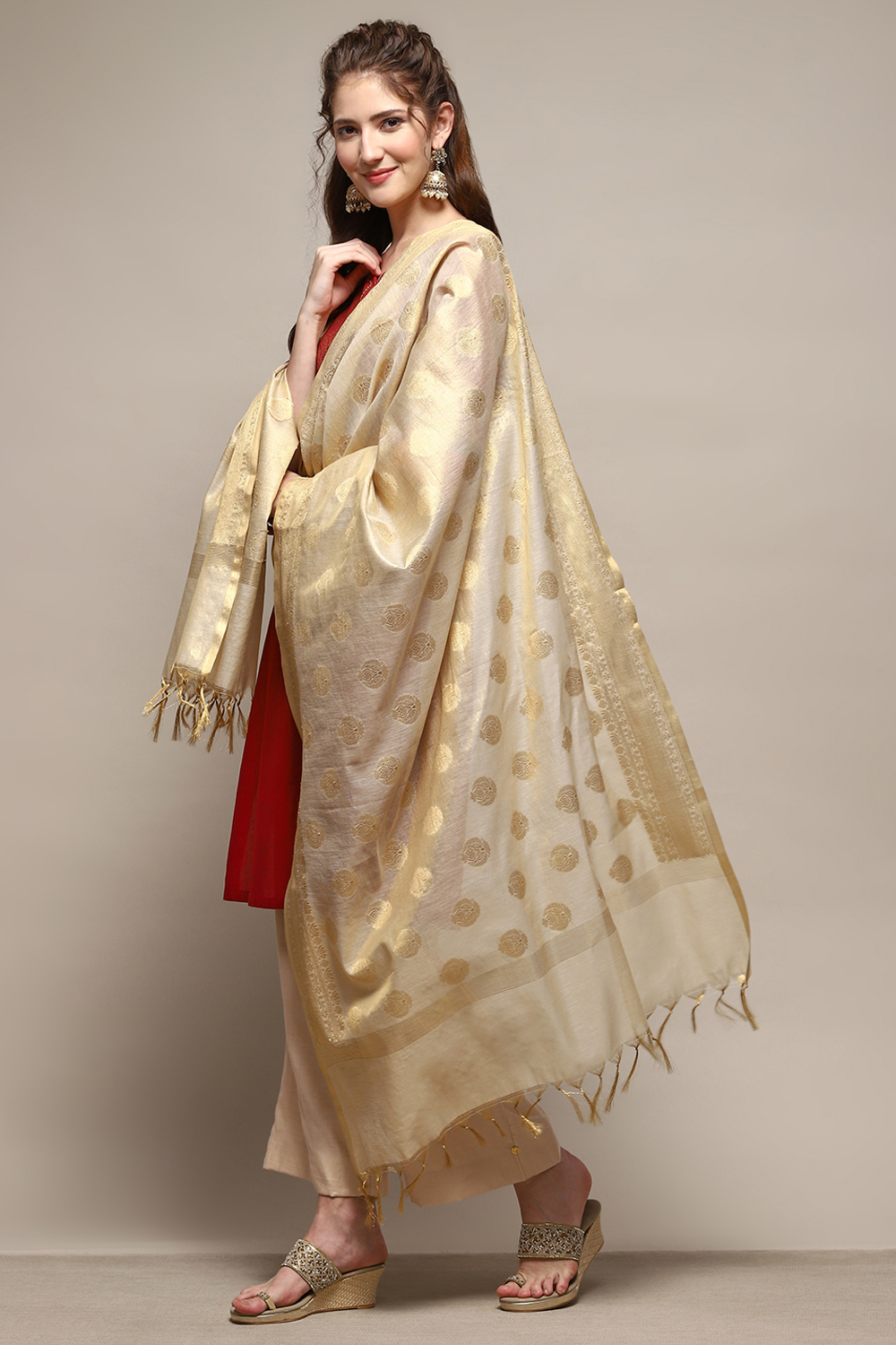 Gold-Toned Yard-Dyed Printed Dupatta image number 3