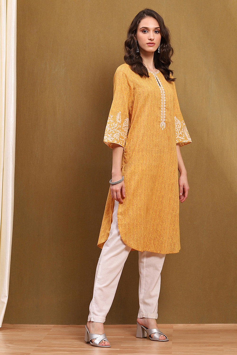 Mustard-Yellow Cotton Straight Kurta image number 4