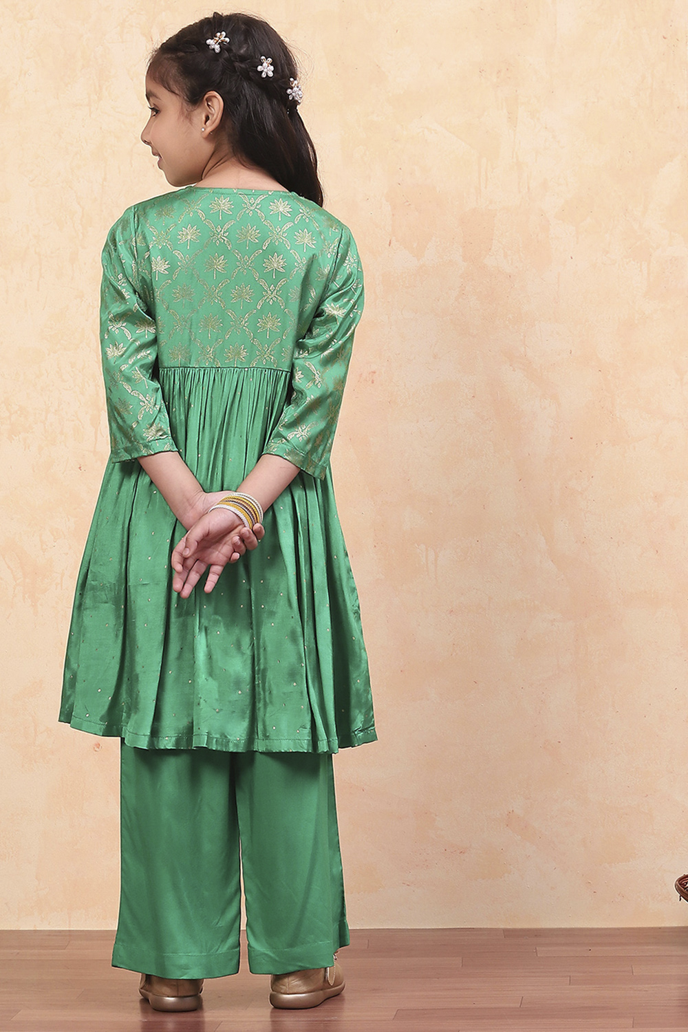 Green Viscose Blend Gathered Kurta Set image number 4