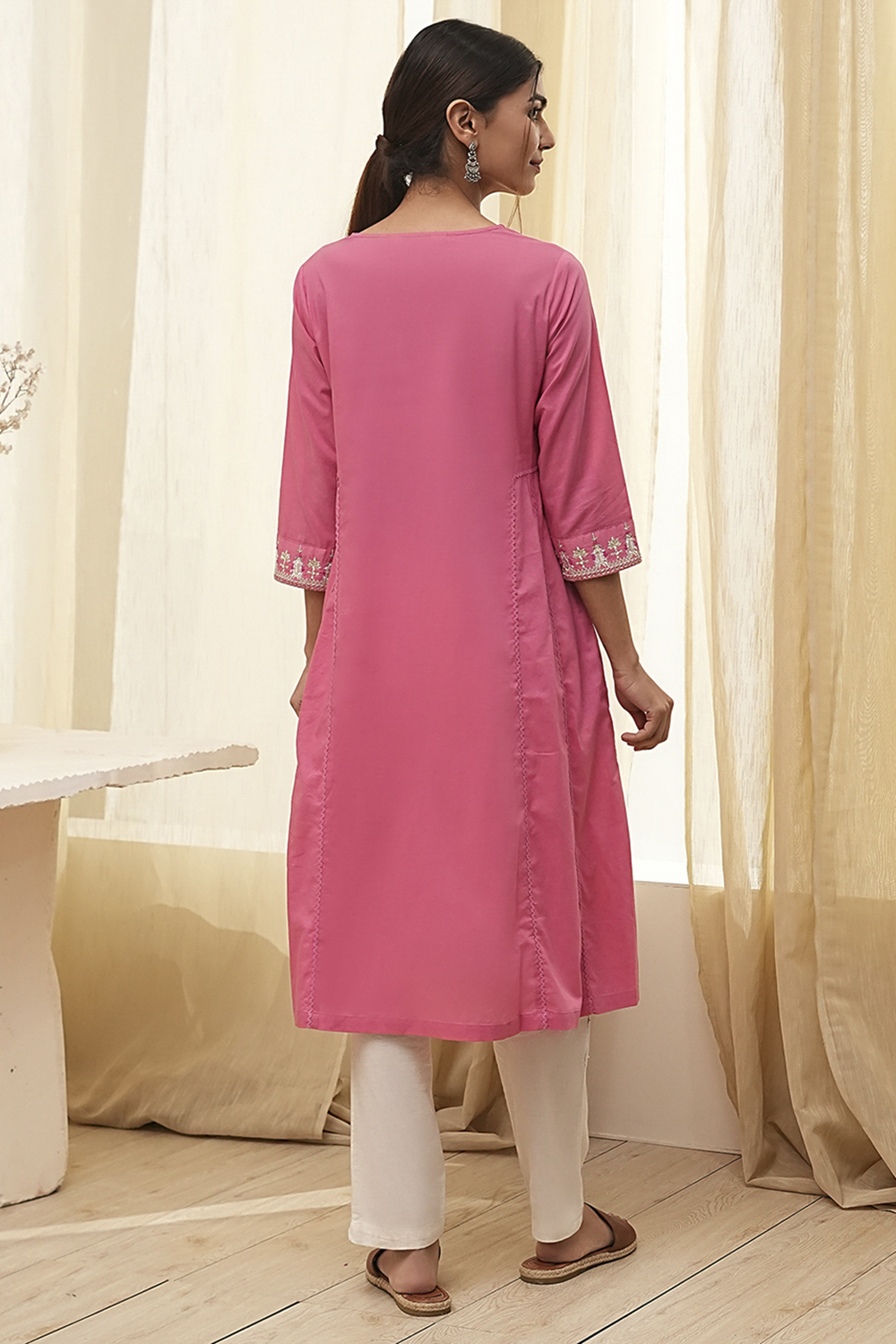 Pink Cotton Relaxed Embroidered Kurta image number 3