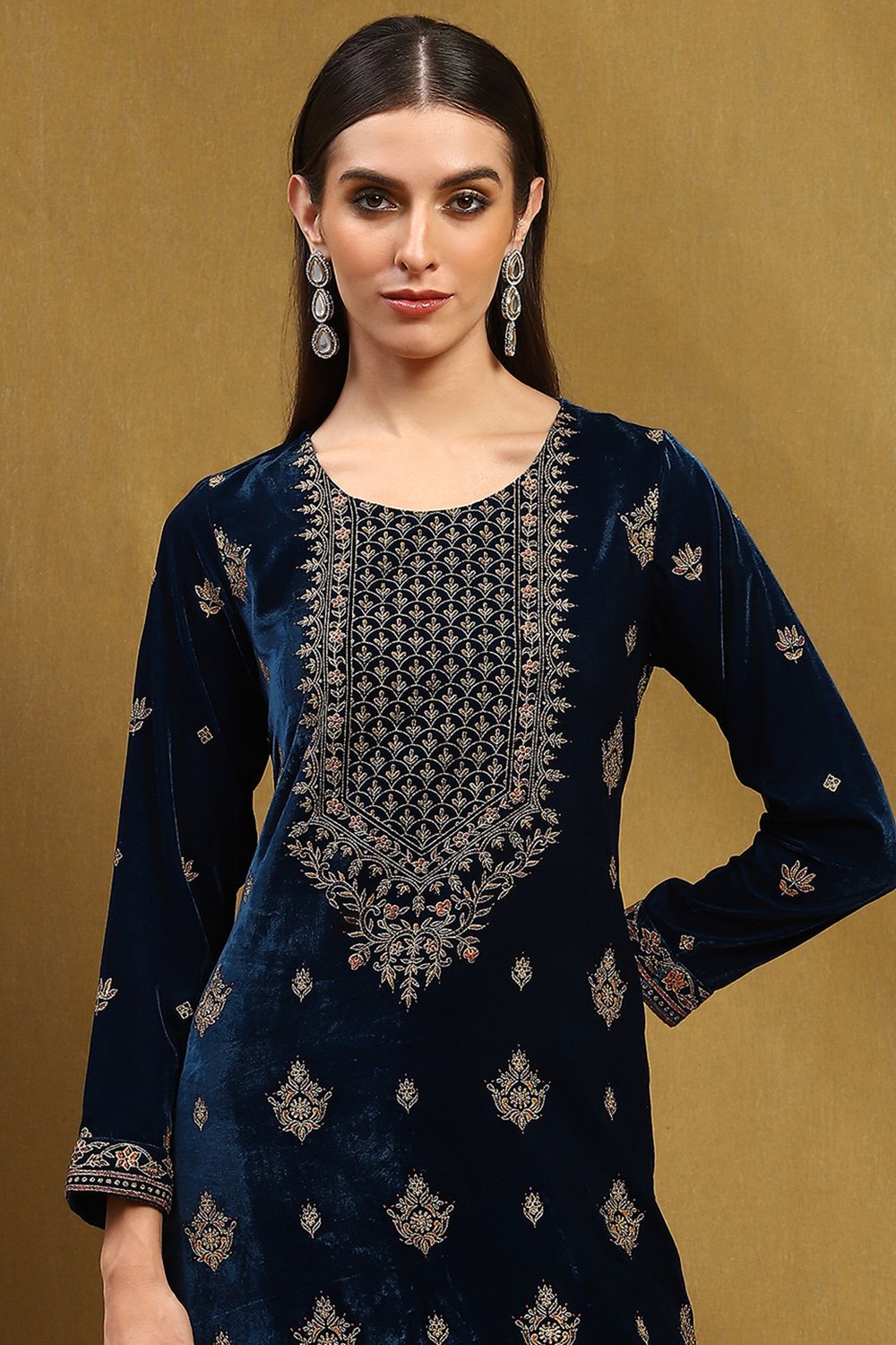 Blue Velvet Embroidered Straight Suit Set image number 1