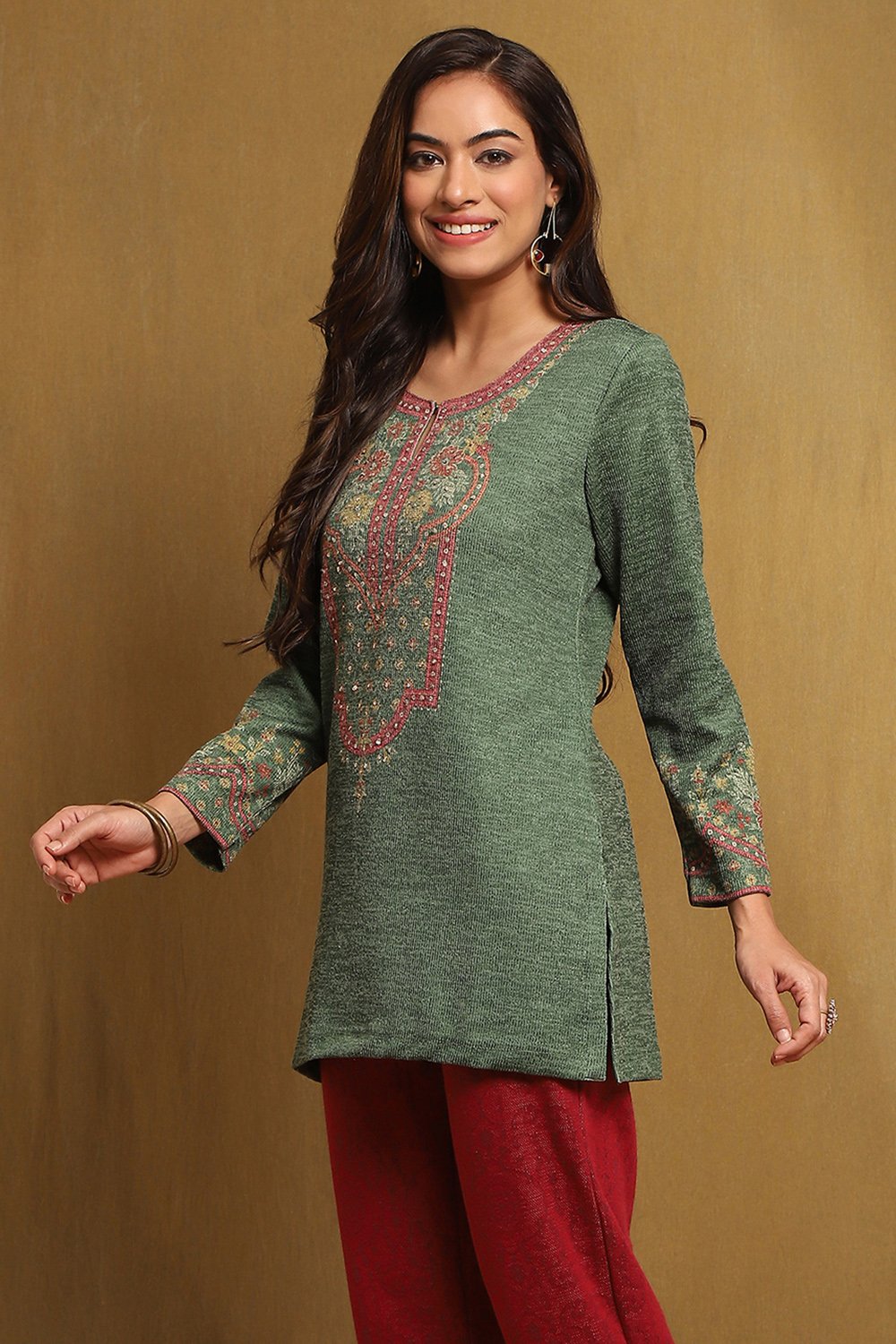 Green Polyester Straight Short Kurti image number 2