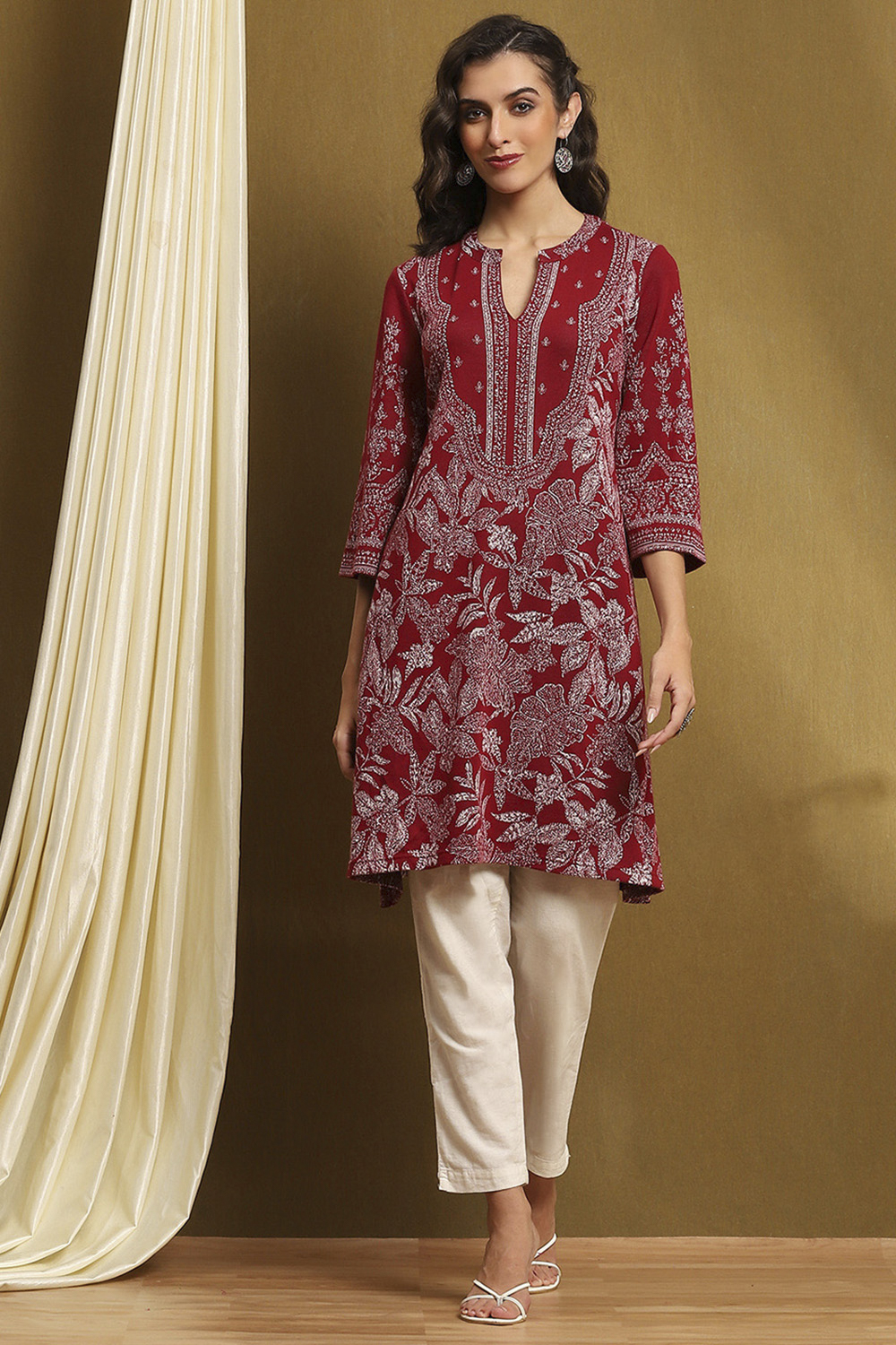 Maroon Jacquard Straight Kurta image number 5