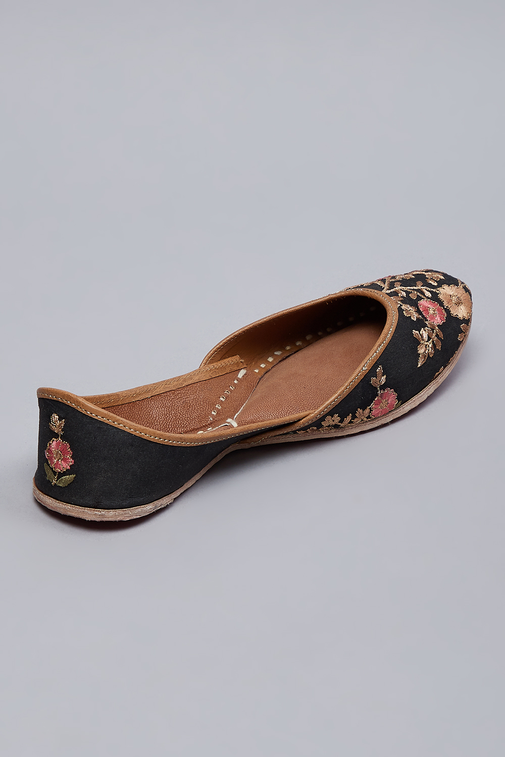 Black Floral Embroidered Mojaris image number 5