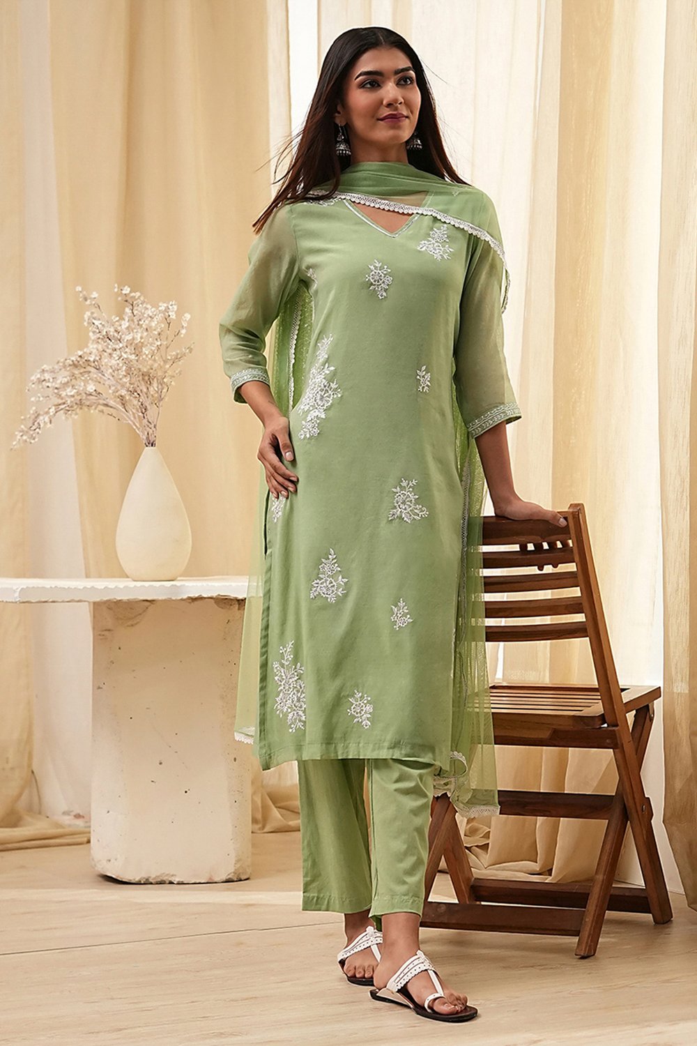 Green Embroidered Straight Suit Set image number 6