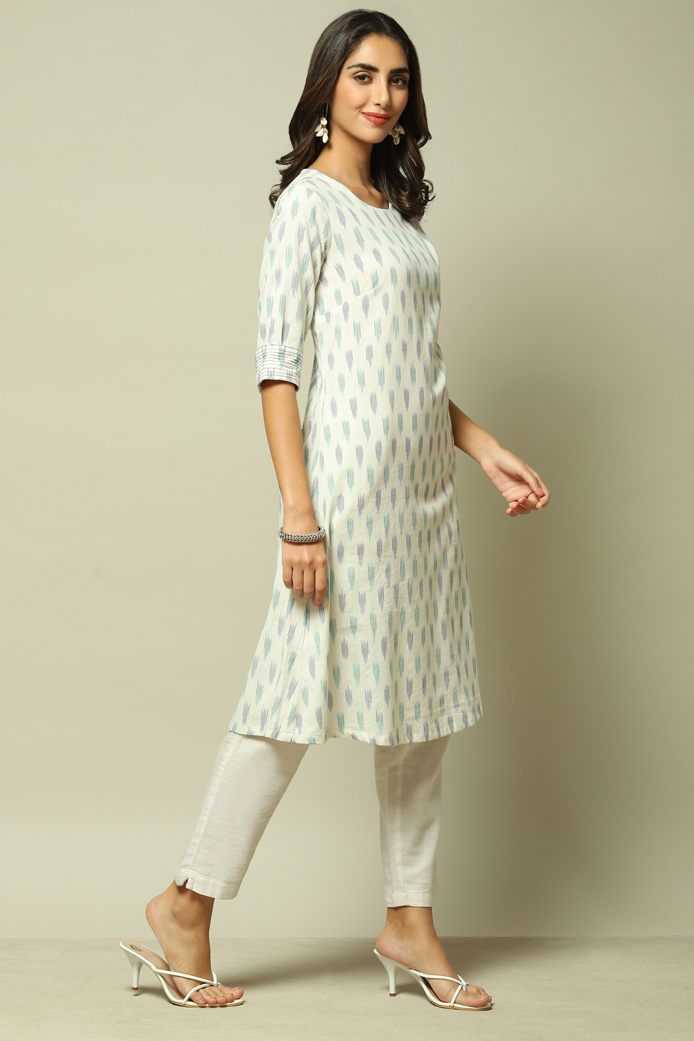 Off White & Blue Cotton IKAT Straight Yarndyed Kurta image number 3