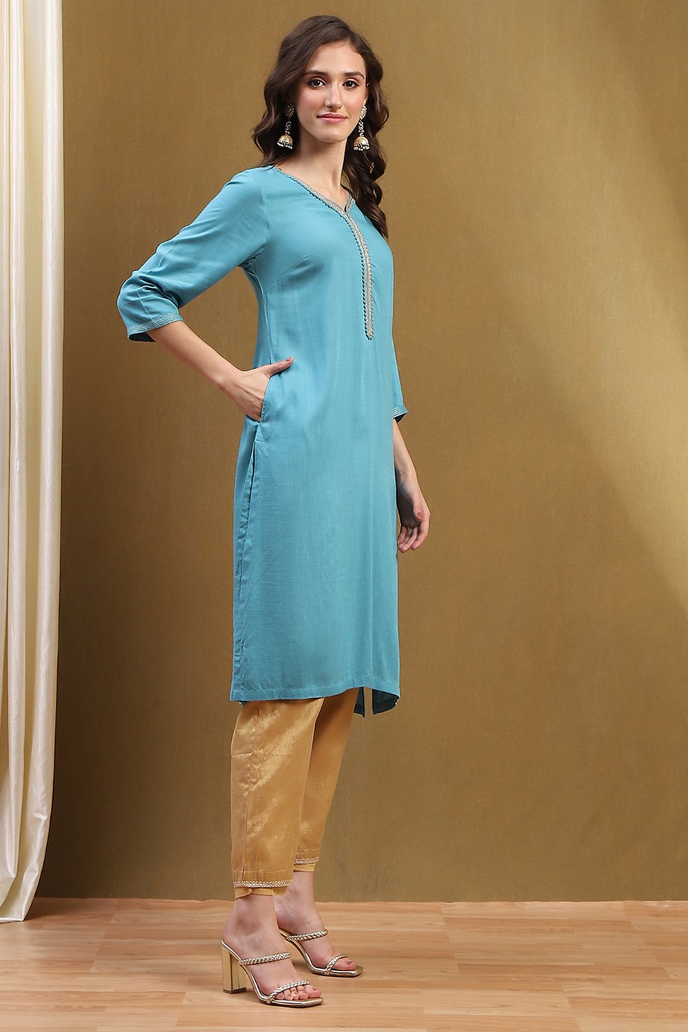 Green Solid Regular Fit Straight Kurta image number 4